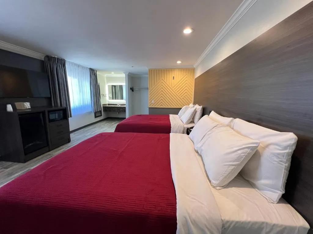 Deluxe Queen Room with Two Queen Beds